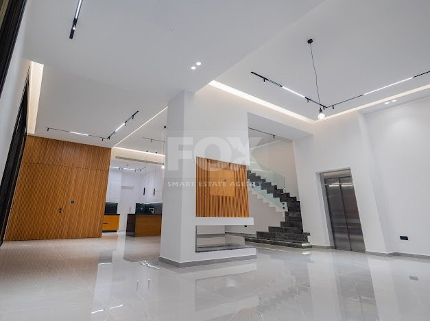 Luxury 5 bedroom villa with swimming pool in Agios Tychonas.