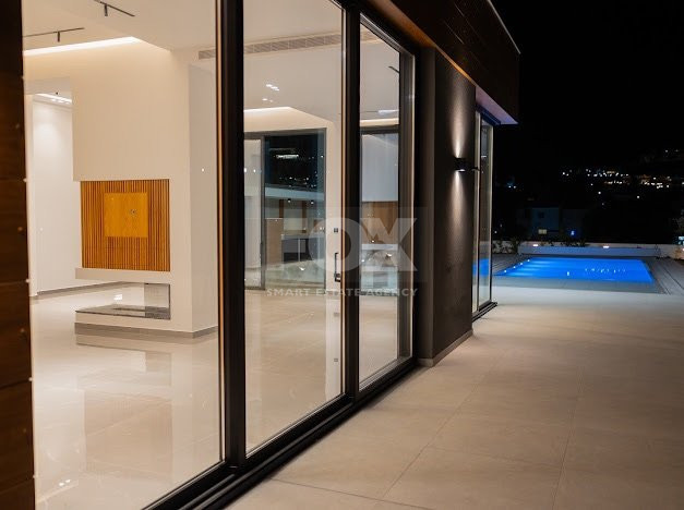 Luxury 5 bedroom villa with swimming pool in Agios Tychonas.