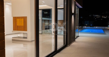 Luxury 5 bedroom villa with swimming pool in Agios Tychonas.