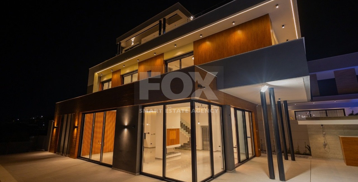 Luxury 5 bedroom villa with swimming pool in Agios Tychonas.