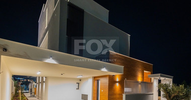 Luxury 5 bedroom villa with swimming pool in Agios Tychonas.