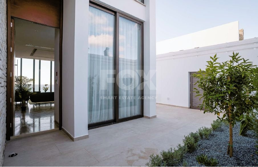 Luxury five bedroom en suite , detached villa in Sea Caves area in Peyia