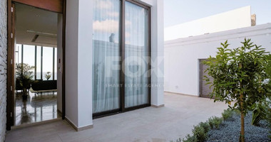 Luxury five bedroom en suite , detached villa in Sea Caves area in Peyia