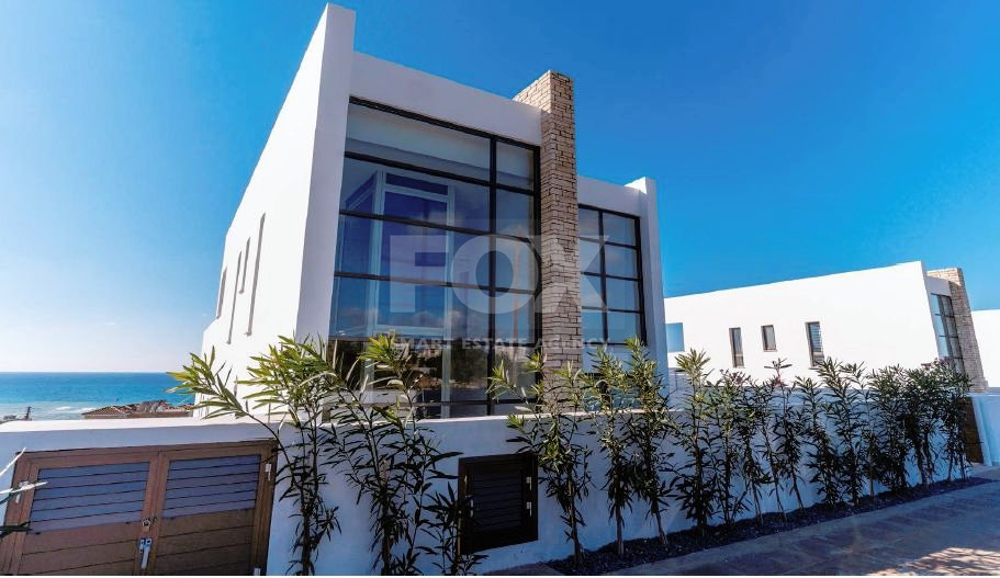 Luxury five bedroom en suite , detached villa in Sea Caves area in Peyia