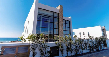 Luxury five bedroom en suite , detached villa in Sea Caves area in Peyia