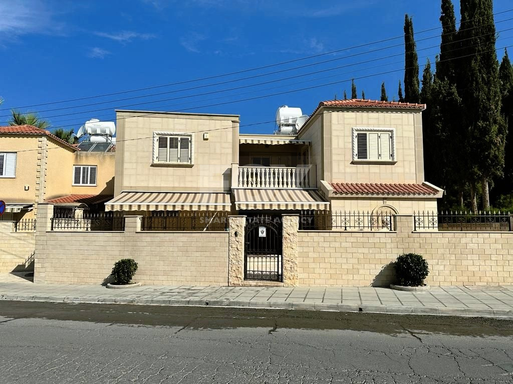 Four bedroom villa + office room in Kato Paphos