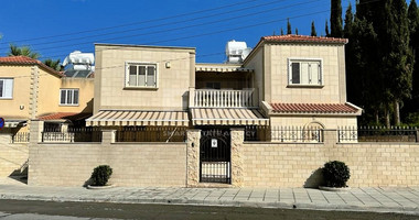 Four bedroom villa + office room in Kato Paphos