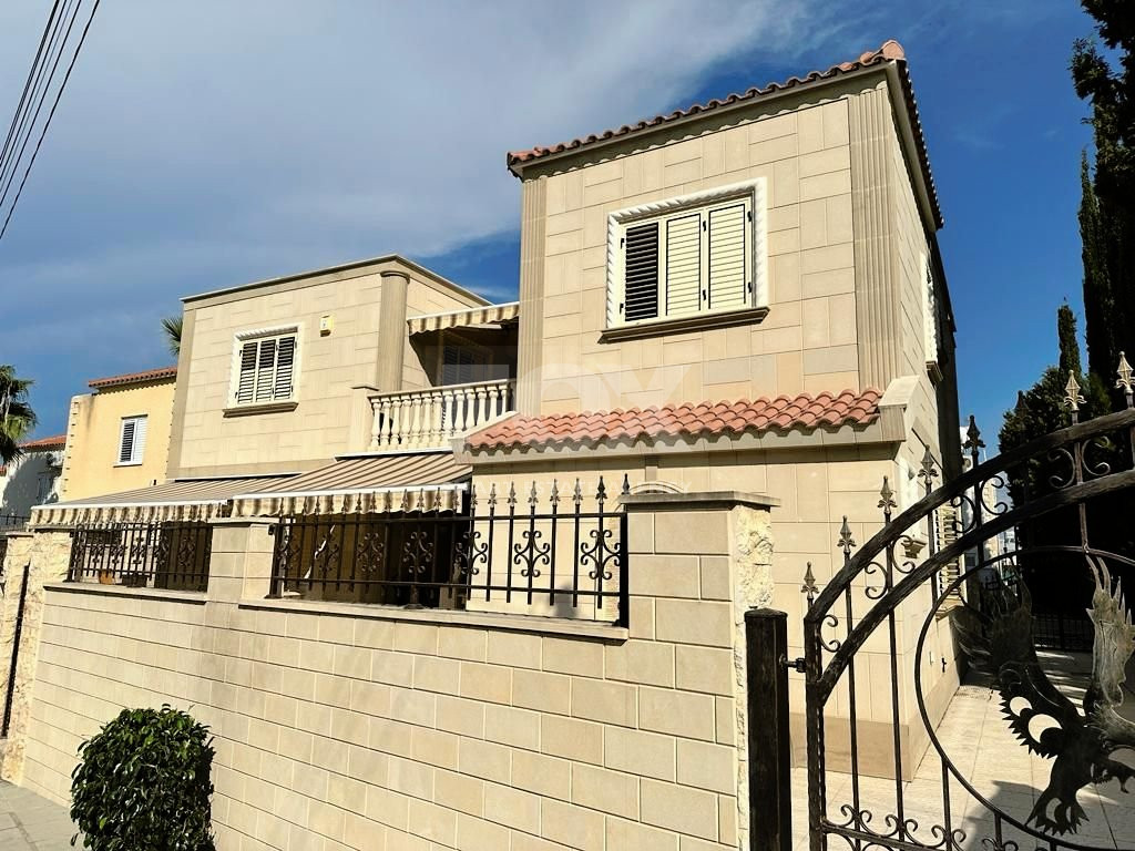 Four bedroom villa + office room in Kato Paphos