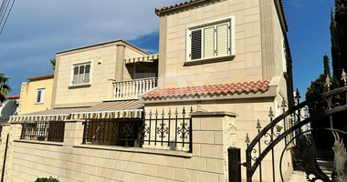 Four bedroom villa + office room in Kato Paphos