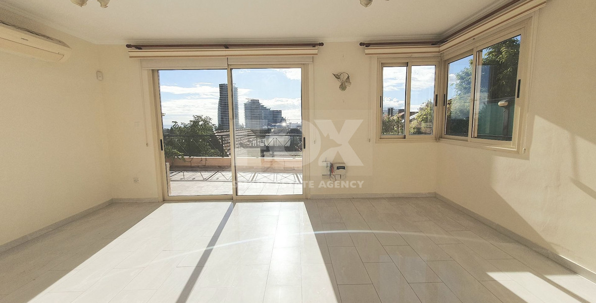 Two-Storey House for sale with Panoramic Sea View