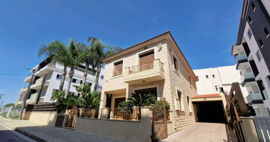 Exquisite 4-Bedroom Villa for sale: Swimming Pool & Garden