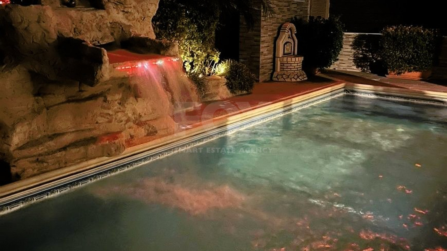Exquisite 4-Bedroom Villa for sale: Swimming Pool & Garden