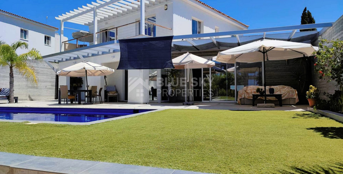 Impressive 4 Bedroom Detached Villa in Sea Caves