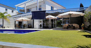 Impressive 4 Bedroom Detached Villa in Sea Caves