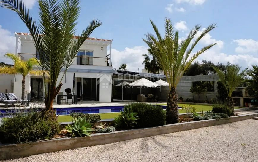 Impressive 4 Bedroom Detached Villa in Sea Caves