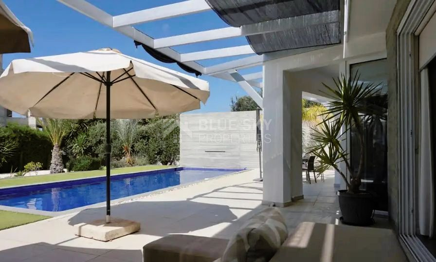 Impressive 4 Bedroom Detached Villa in Sea Caves