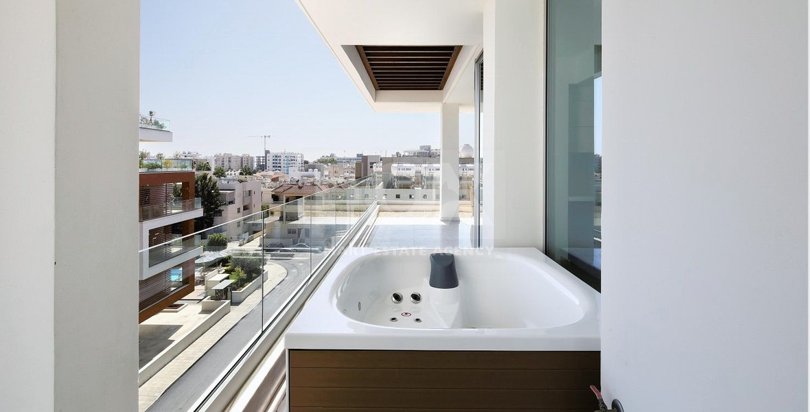 Amazing three bedroom apartment in Potamos Germasogeias, Limassol