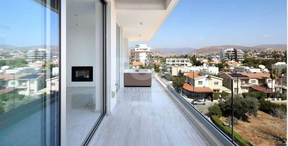 Amazing three bedroom apartment in Potamos Germasogeias, Limassol