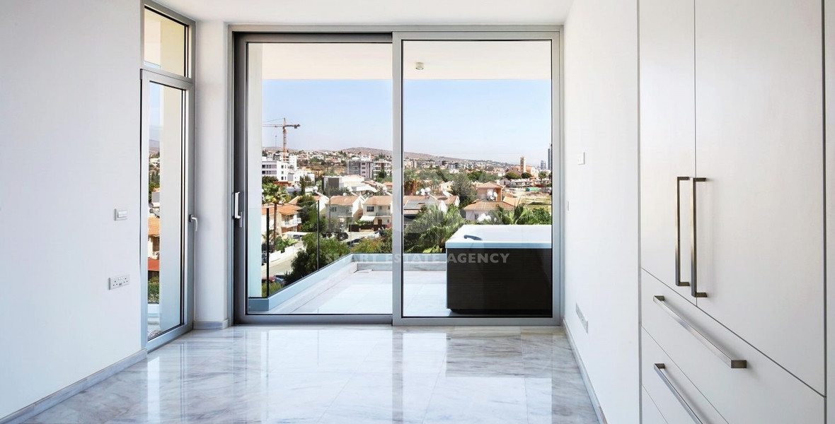 Amazing three bedroom apartment in Potamos Germasogeias, Limassol