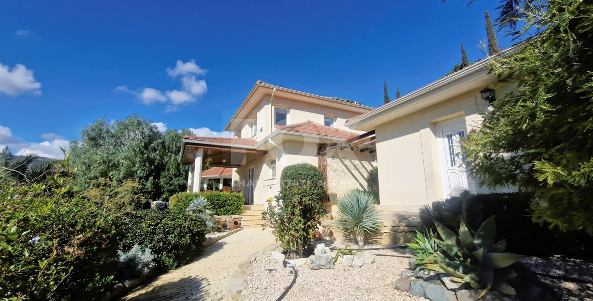 Exquisite Villa for sale in Laneia: Swimming Pool, Landscaped Garden, Unobstructed Views