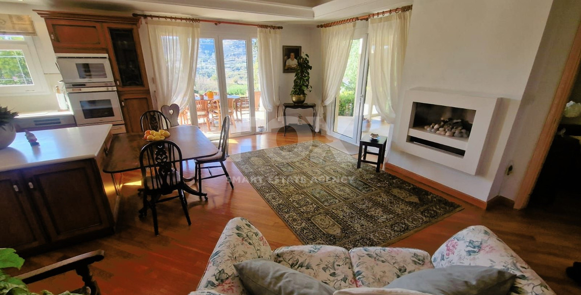 Exquisite Villa for sale in Laneia: Swimming Pool, Landscaped Garden, Unobstructed Views