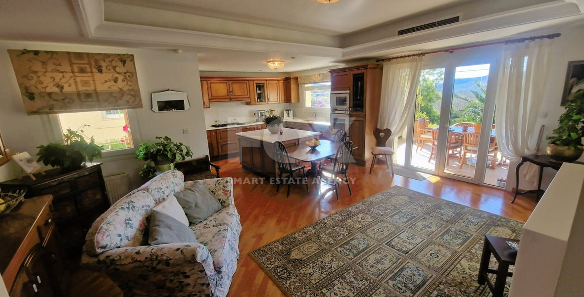 Exquisite Villa for sale in Laneia: Swimming Pool, Landscaped Garden, Unobstructed Views