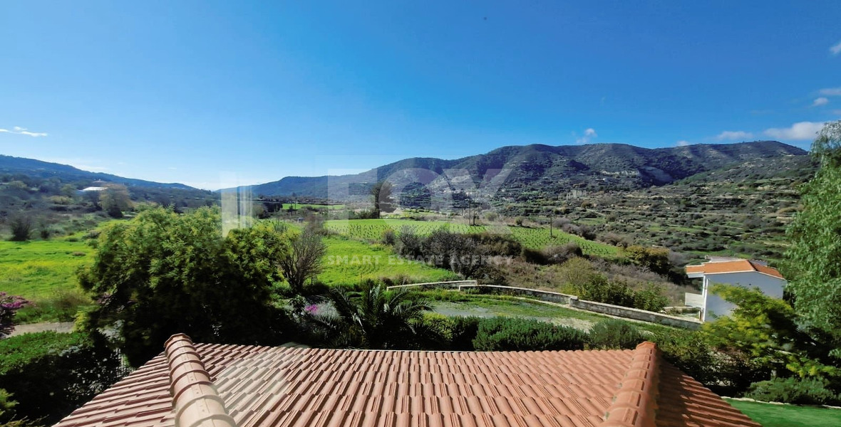 Exquisite Villa for sale in Laneia: Swimming Pool, Landscaped Garden, Unobstructed Views