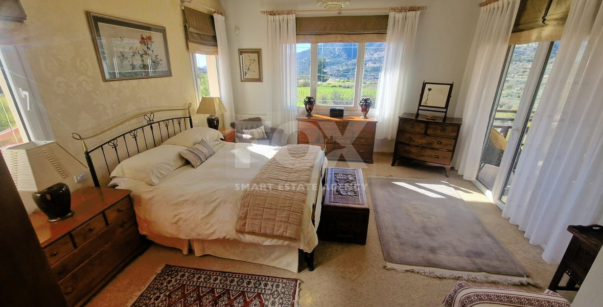 Exquisite Villa for sale in Laneia: Swimming Pool, Landscaped Garden, Unobstructed Views