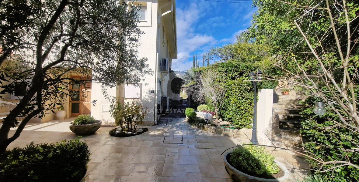 Exquisite Villa for sale in Laneia: Swimming Pool, Landscaped Garden, Unobstructed Views