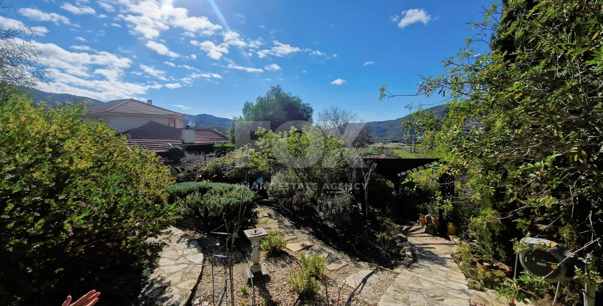 Exquisite Villa for sale in Laneia: Swimming Pool, Landscaped Garden, Unobstructed Views