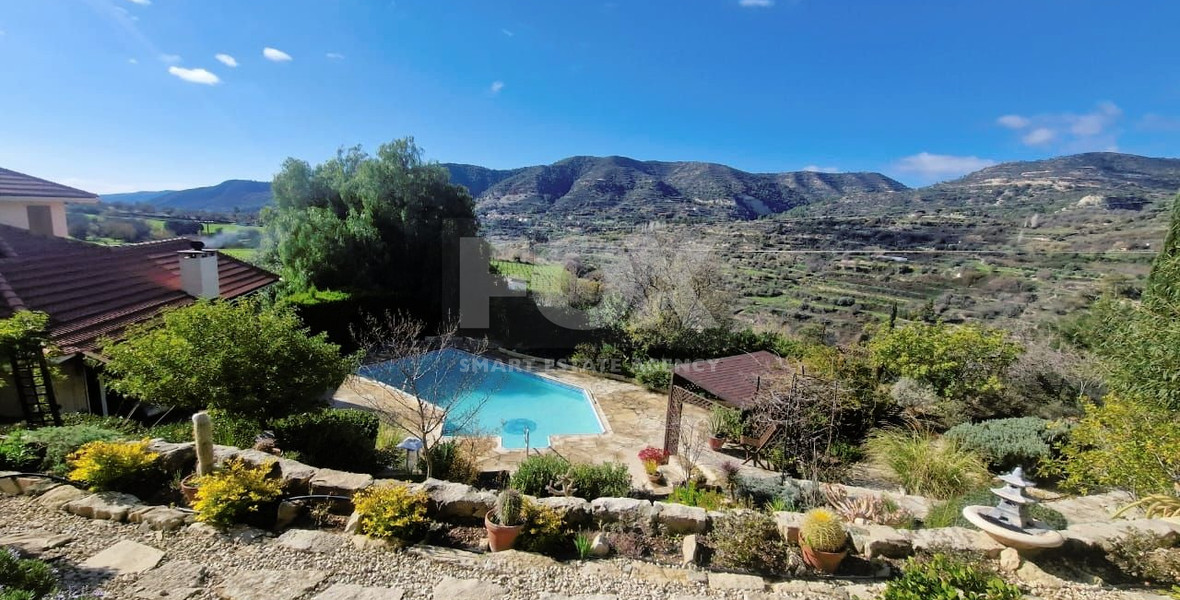 Exquisite Villa for sale in Laneia: Swimming Pool, Landscaped Garden, Unobstructed Views