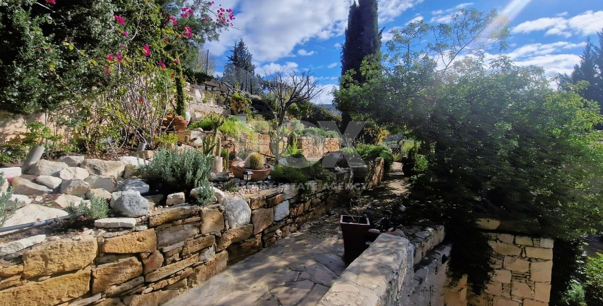 Exquisite Villa for sale in Laneia: Swimming Pool, Landscaped Garden, Unobstructed Views