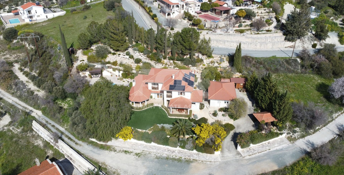 Exquisite Villa for sale in Laneia: Swimming Pool, Landscaped Garden, Unobstructed Views