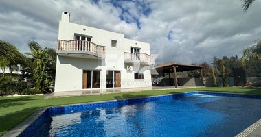 Five Bedroom Villa with Swimming Pool in Palodeia for Sale