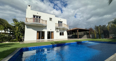 Five Bedroom Villa with Swimming Pool in Palodeia for Sale