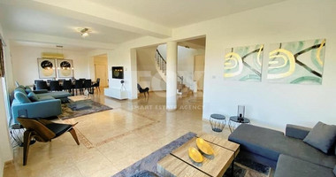 Five bedroom detached villa with sea views