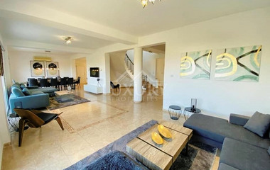 Five bedroom detached villa with sea views