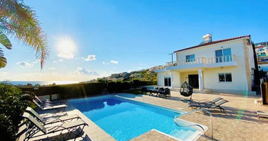 Five bedroom detached villa with sea views