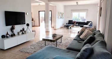 Five bedroom detached villa with sea views