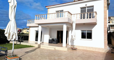 Five bedroom detached villa with sea views