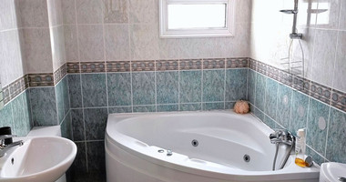 Five bedroom detached villa with sea views