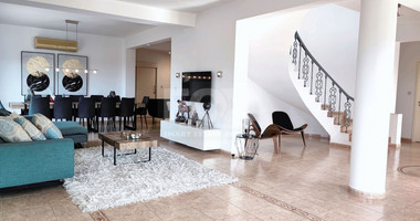 Five bedroom detached villa with sea views