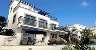 Four bedroom villa plus two additional room in Peyia area, Paphos