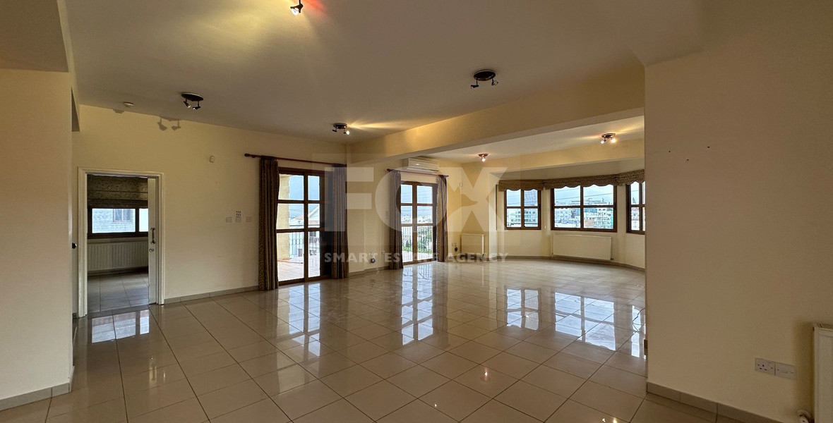 Detached five bedroom Villa with swimming pool for sale in Agios Athanasios-Limassol