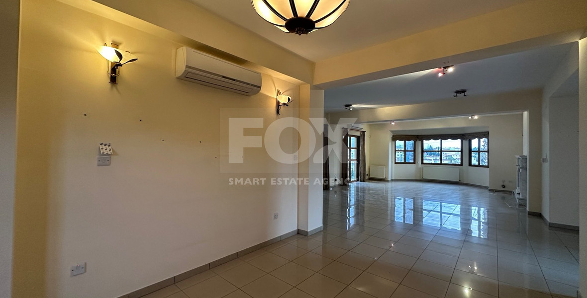 Detached five bedroom Villa with swimming pool for sale in Agios Athanasios-Limassol