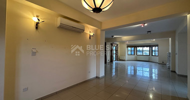Detached five bedroom Villa with swimming pool for sale in Agios Athanasios-Limassol