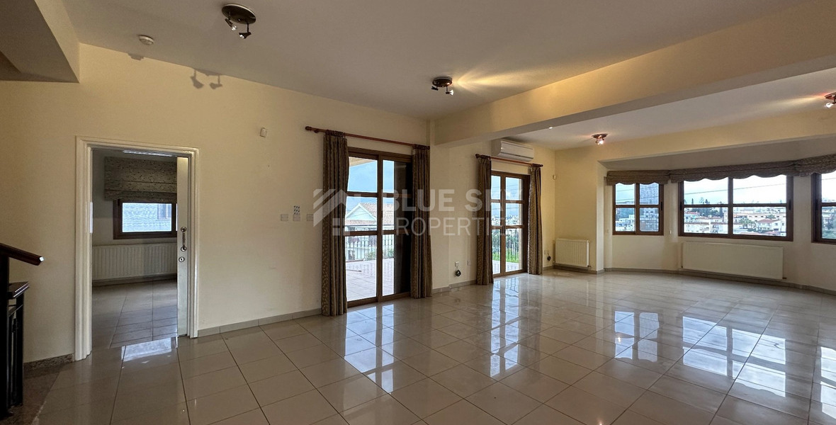 Detached five bedroom Villa with swimming pool for sale in Agios Athanasios-Limassol