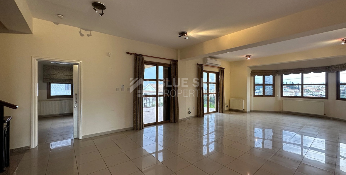 Detached five bedroom Villa with swimming pool for sale in Agios Athanasios-Limassol