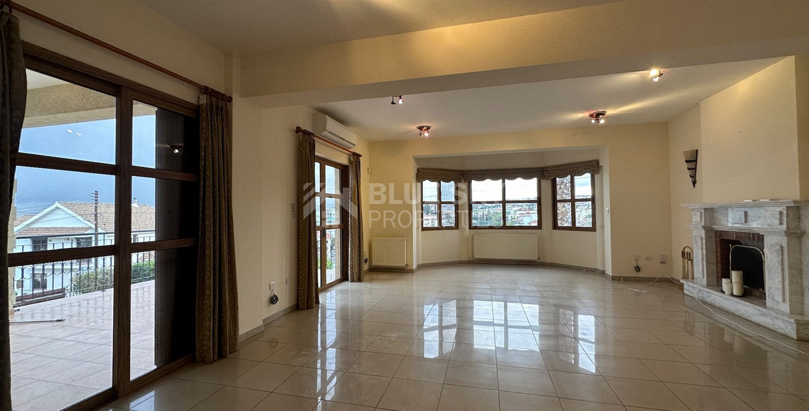 Detached five bedroom Villa with swimming pool for sale in Agios Athanasios-Limassol