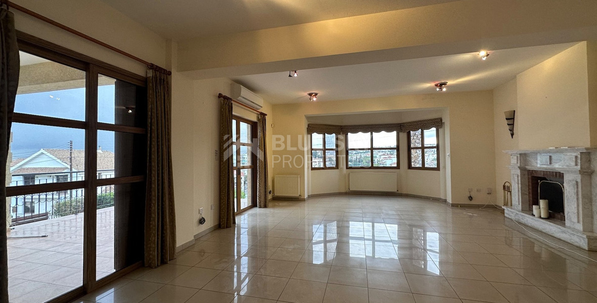 Detached five bedroom Villa with swimming pool for sale in Agios Athanasios-Limassol